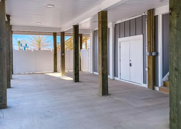 Holiday home Gorgeous Oceanside With Wifi Private Pool Ac W&d - Steps From *